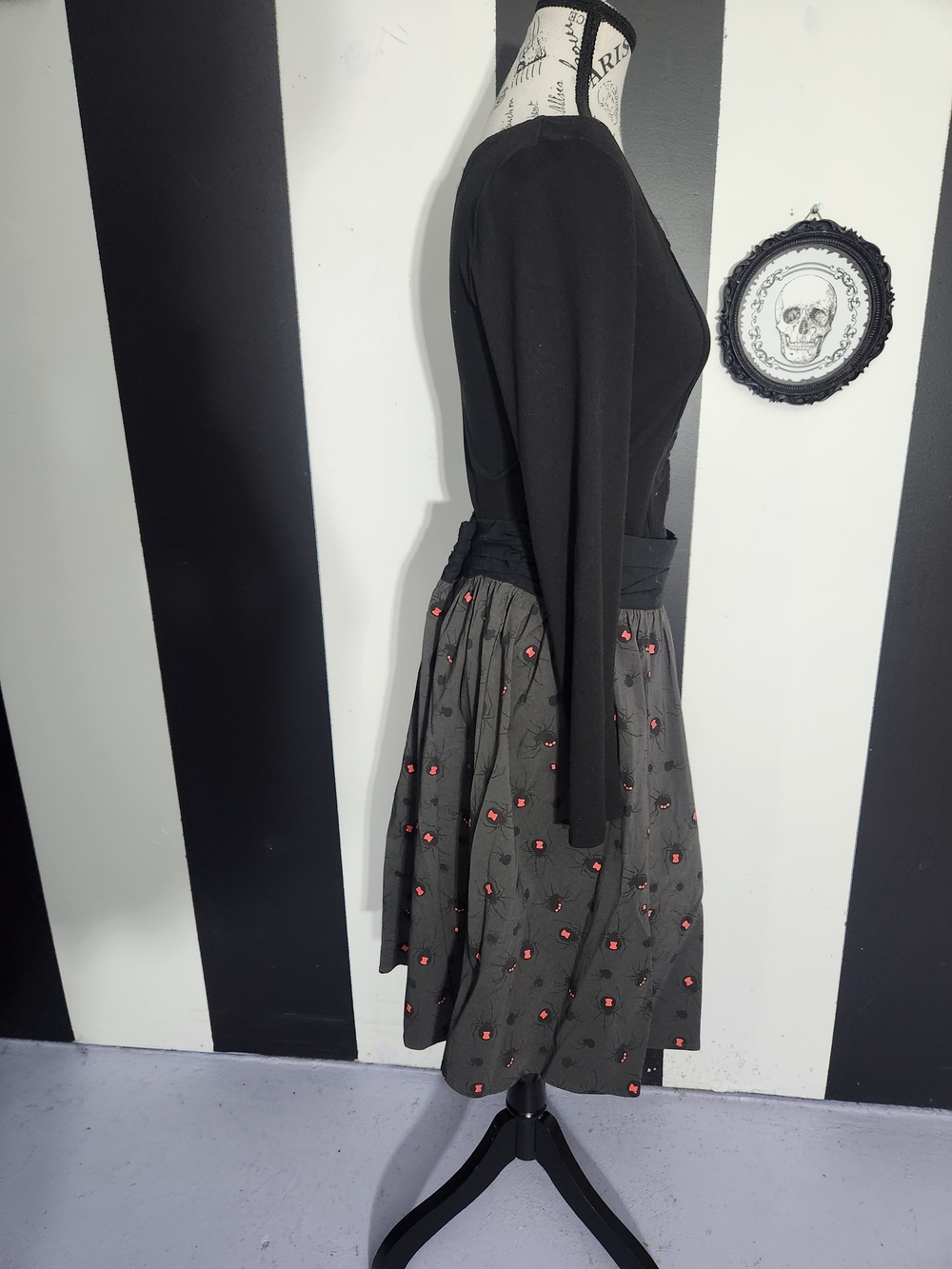 Sourpuss Widow Spider Skirt - Picture 4 of 8